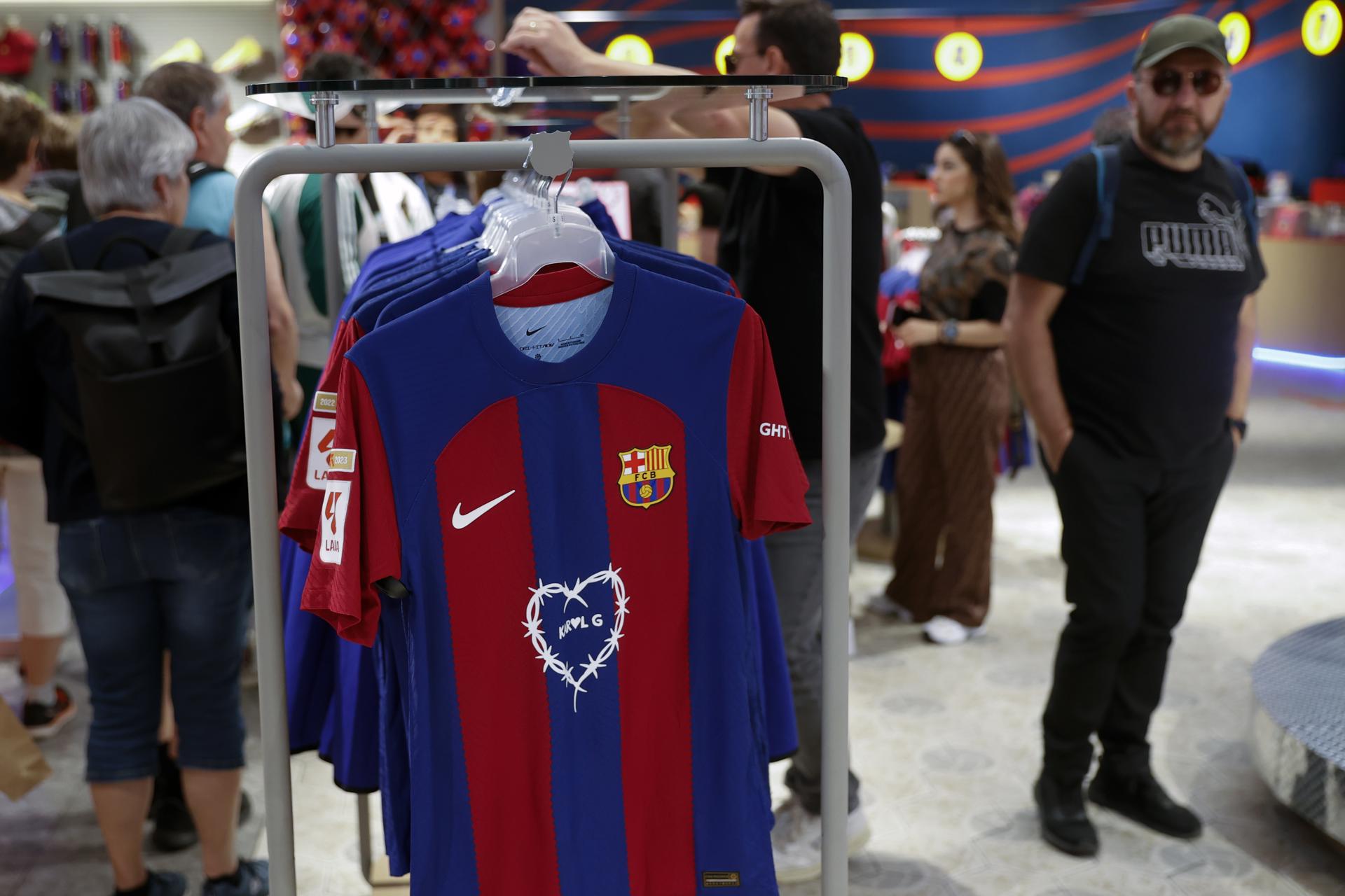 El FC Barcelona usará el logotipo de Karol G en el próximo clásico ante el Real Madrid por la Liga de España.