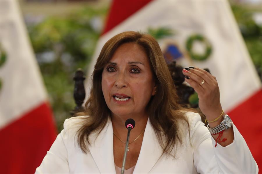 La casa de la presidenta de Perú, Dina Boluarte, fue allanada cerca de la medianoche de este viernes por un equipo de fiscales y agentes de la Policía Nacional como parte de una investigación abierta contra la gobernante por la presunta comisión del delito de enriquecimiento ilícito. EFE