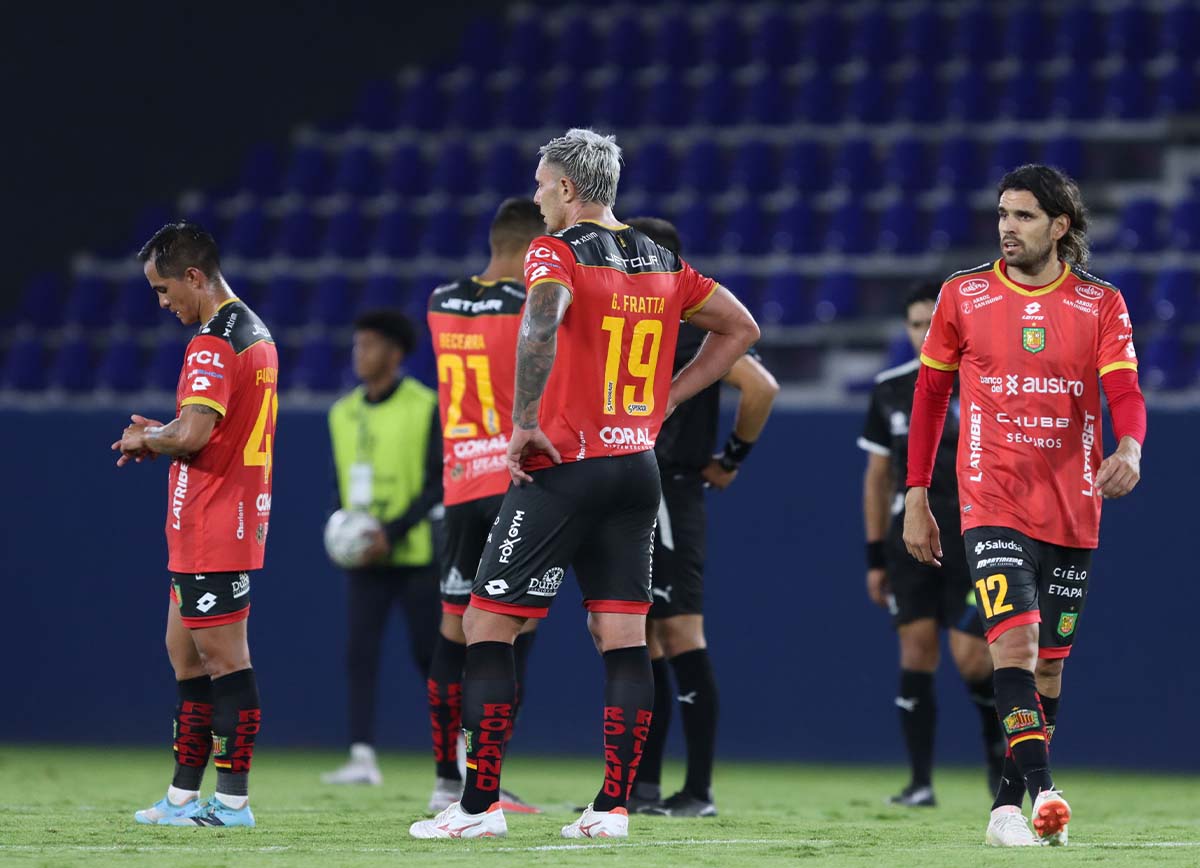 El Deportivo Cuenca está en crisis por problemas como deudas, sanciones y reclamos de los jugadores. /API
