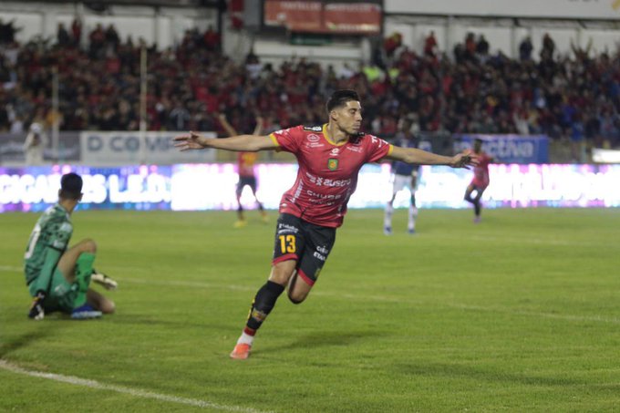 David Noboa es baja por lesión en Deportivo Cuenca. Foto: API