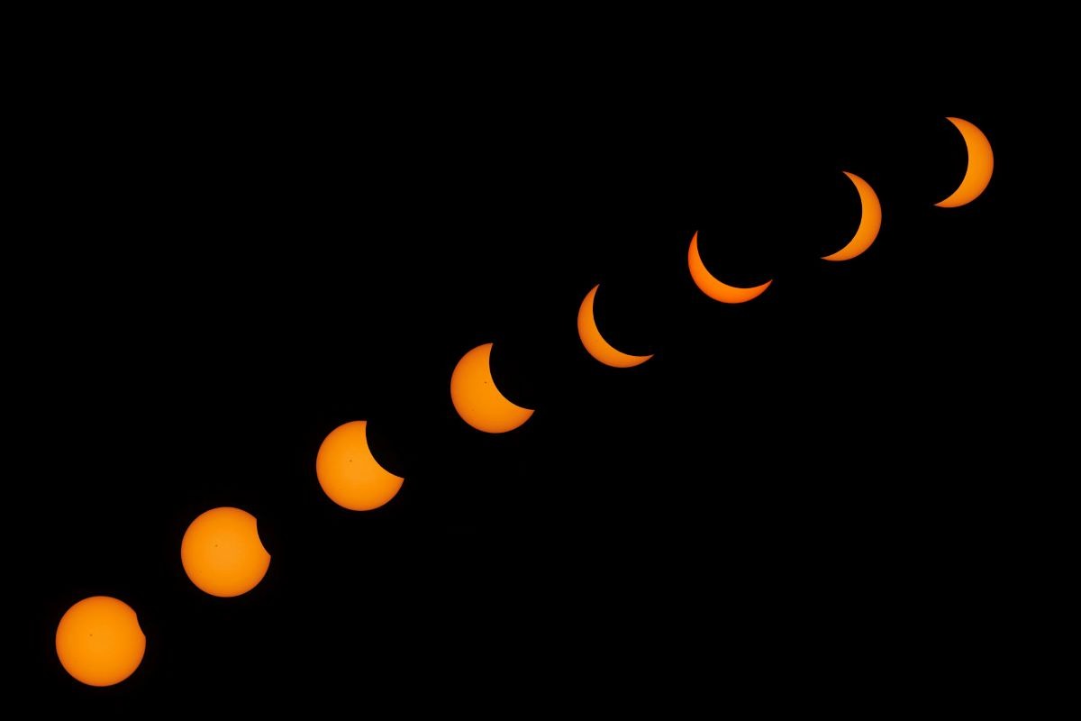 Combo de fotografías donde se observan las fases del eclipse solar.