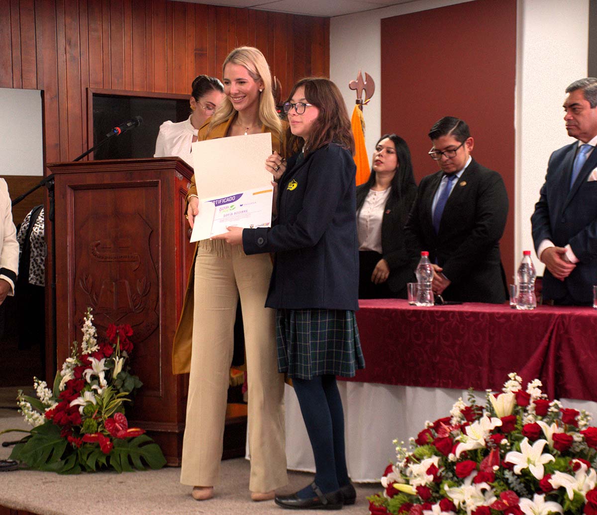 La primera dama, Lavinia Valbonesi, cumple agenda en Cuenca.