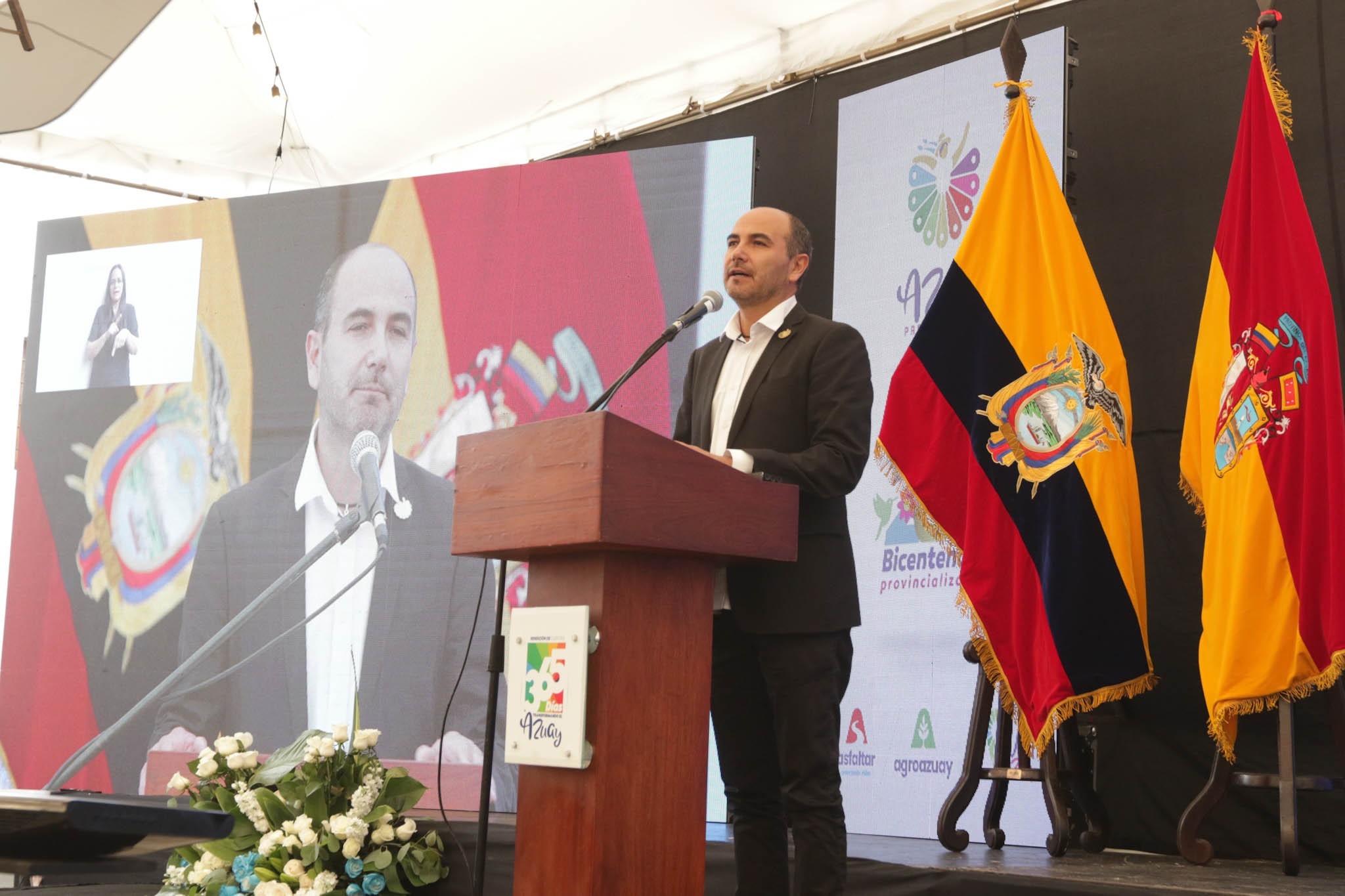 El prefecto Juan Cristóbal Lloret informó ayer sobre las actividades cumplidas en su primer año de gestión. Lo hizo en los patios de la Casa de la Provincia con la participación de autoridades y representantes de la sociedad. XCA