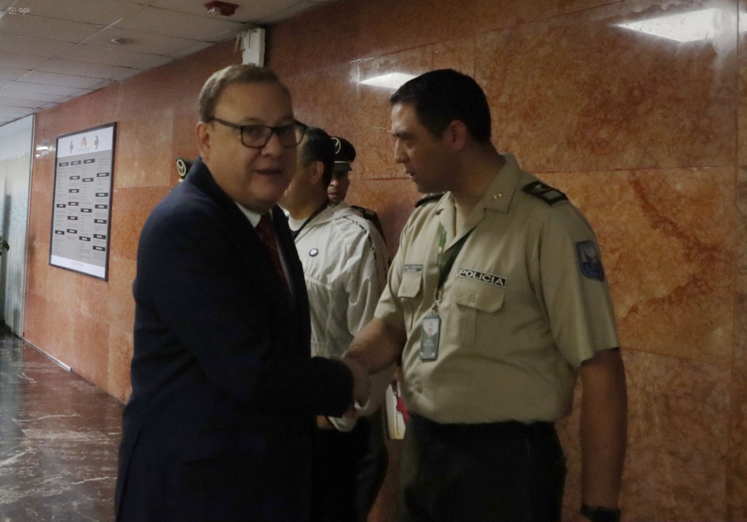 Juan Zapata, exministro del Interior de Guillermo Lasso, durante su llegada a la Asamblea Nacional. /API