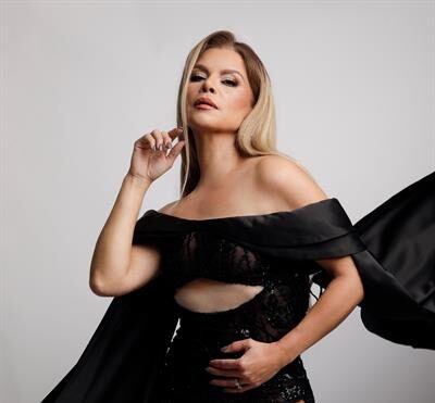 Fotografía cedida por Opción 1 Entertainment donde aparece la merenguera puertorriqueña Olga Tañón quien estrenó este viernes su nuevo disco, 'Así Yo Soy', cuya narrativa musical está dedicada al amor en sus diferentes facetas, y abarca los géneros del merengue, la salsa, el vallenato, la música regional mexicana, la balada y otras fusiones tropicales. Cada uno de los diez temas del disco "posee una identidad única" que lo convierte en un género musical conocido como "world music", y en el que se realza la versatilidad de Tañón y de todos los demás artistas invitados, según resaltan los representantes de la cantante en un comunicado. EFE