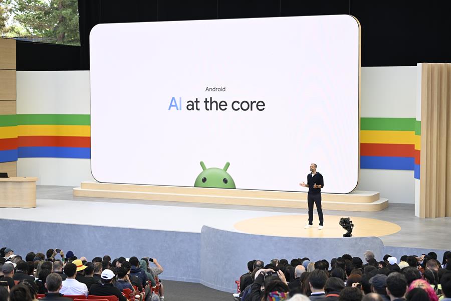 Google presentó este martes Proyecto Astra, su asistente de inteligencia artificial (IA) con "habilidades humanas" que le permiten ver, oír, recordar, asimilar y hablar; una herramienta futurista que previó lanzar a finales de año. EFE