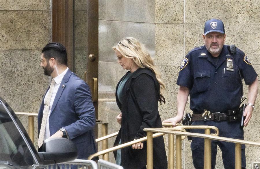 La actriz porno Stormy Daniels volvió a subir al estrado este jueves en el juicio penal contra el expresidente Donald Trump