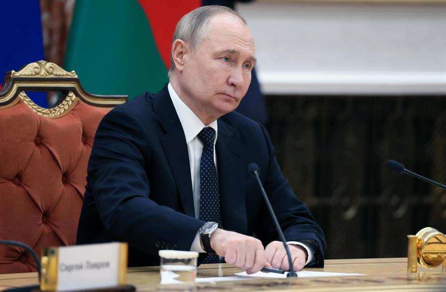 Vladímir Putin, amenazó hoy a Europa con "graves consecuencias" en caso de que los países de la OTAN permitan a Ucrania el uso de armamento occidental contra objetivos en territorio ruso.