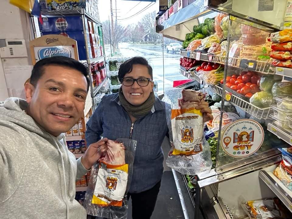 La primera exportación de cuyes de Mr Cuy llegó a Estados Unidos en marzo de 2024. Compatriotas migrantes disfrutaron de este alimento. Foto Mr Cuy Ecuador Sas