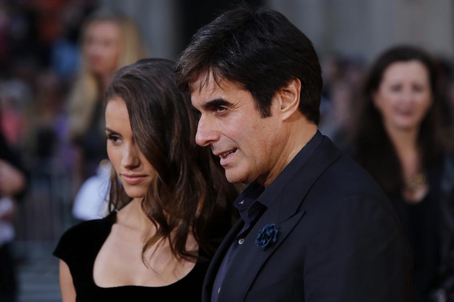 Dieciséis mujeres han acusado al famoso mago estadounidense David Copperfield de conducta sexual inapropiada desde 1980 hasta 2014, cuando parte de ellas eran menores de edad, según una investigación publicada este miércoles por The Guardian. EFE