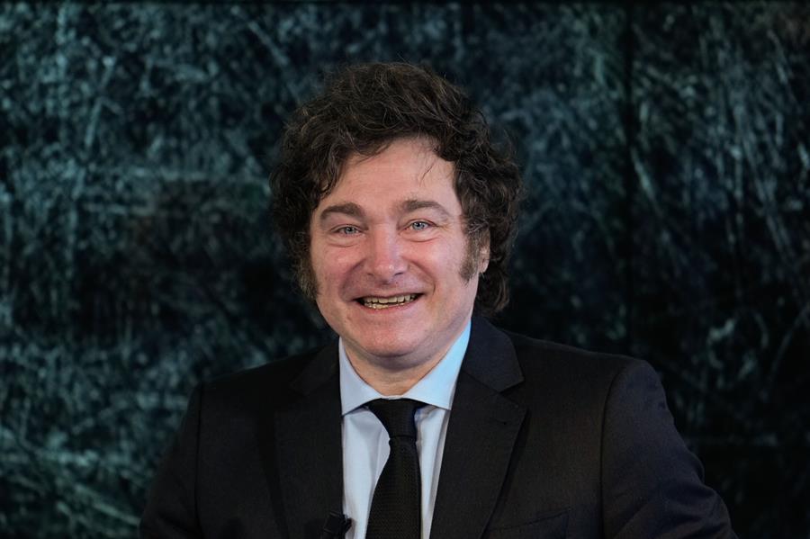 Javier Milei, aseguró este viernes en Madrid que el plan de cerrar el Banco Central del país sudamericano, una de sus propuestas de campaña, "sigue en pie absolutamente"