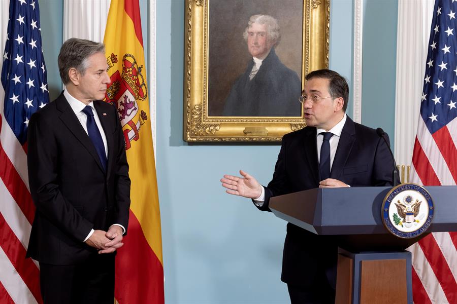 El secretario de Estado de Estados Unidos, Antony Blinken, recibió en Washington a su homólogo español, José Manuel Albares, con la búsqueda de la paz en Oriente Medio como objetivo común en la agenda. EFE