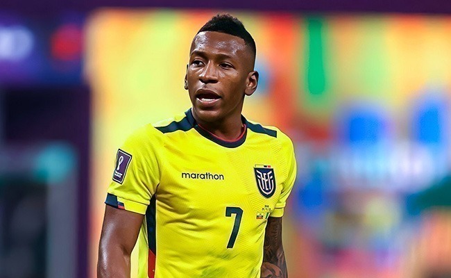 Pervis Estupiñán, lateral izquierdo de la Selección Ecuatoriana de Fútbol, se perderá la participación en la Copa América.