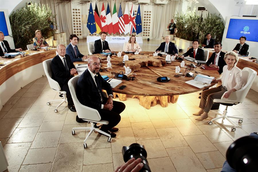 El G7 ha llegado a un acuerdo "provisional" para conceder a Ucrania un préstamo que se financiará con los intereses generados por los activos del banco central ruso que se encuentran congelados en la Unión Europea (UE) y especialmente en Bélgica.