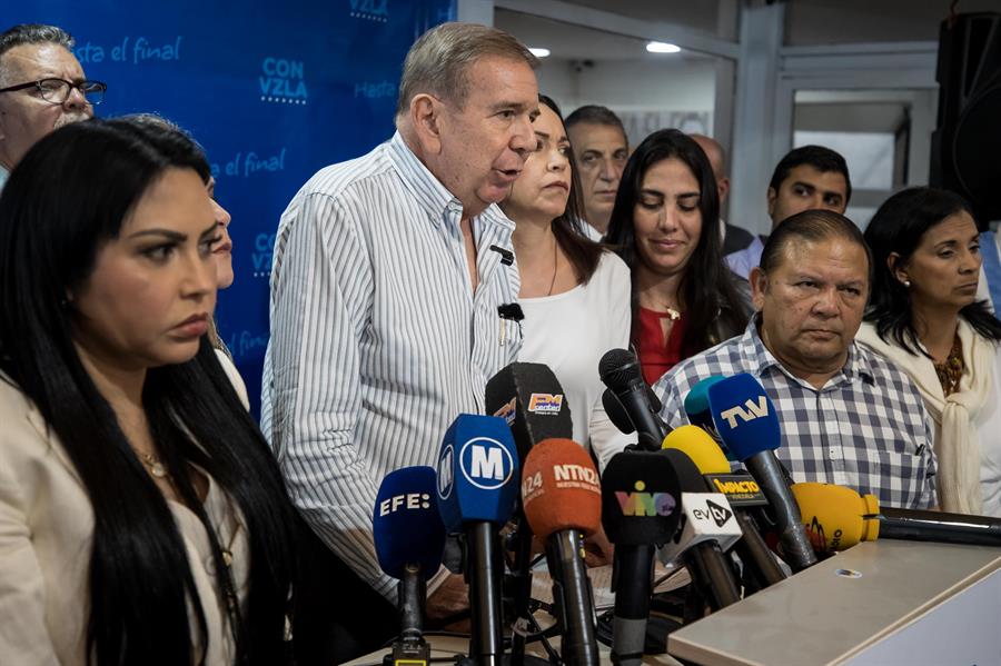 La oposición mayoritaria de Venezuela, agrupada en la Plataforma Unitaria Democrática (PUD), denunció este miércoles que militares bloquearon una vía del estado Miranda (norte, cercano a Caracas) para tratar de impedir la celebración de un acto del candidato presidencial del bloque antichavista, Edmundo González Urrutia.