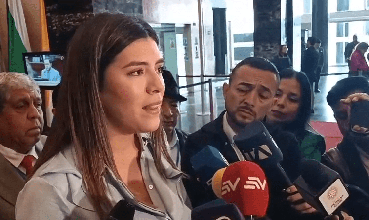 La asambleísta Valentina Centeno denunció que en la Asamblea buscan declarar loco al presidente Daniel Noboa.