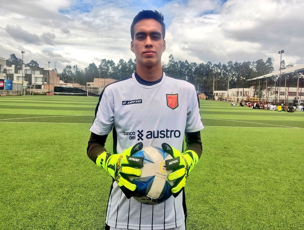 El arquero Josué Méndez pertenece al Club Deportivo Cuenca.