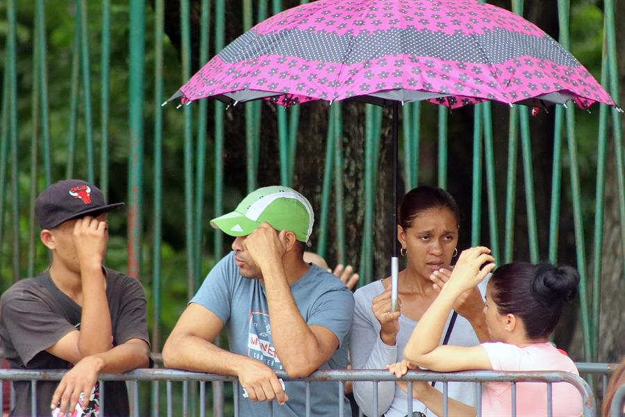 Las detenciones de migrantes que cruzan de manera irregular la frontera sur de EE.UU. se redujeron a su punto más bajo en años tras la imposición de nuevas restricciones al asilo