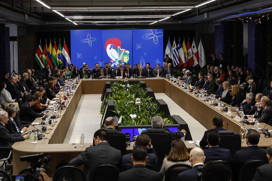 Los cancilleres de los países miembros del Mercosur y los representantes de los Estados asociados abogaron este domingo por reforzar la cooperación regional para combatir el crimen organizado