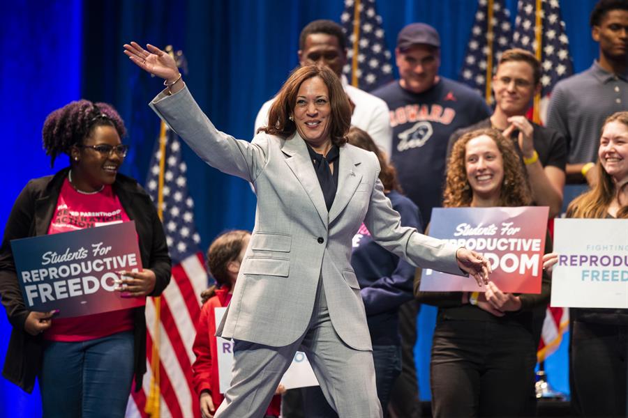 Harris agradeció el apoyo y aceptó el reto de iniciar la campaña para convertirse en la candidata demócrata