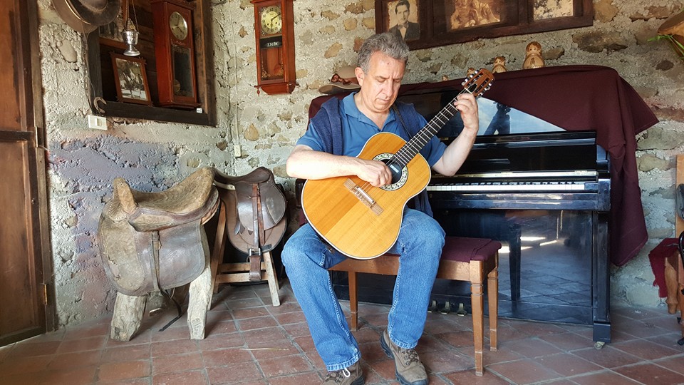 El guitarrista clásico Carlo Magno García falleció este lunes 15 de julio de 2024.