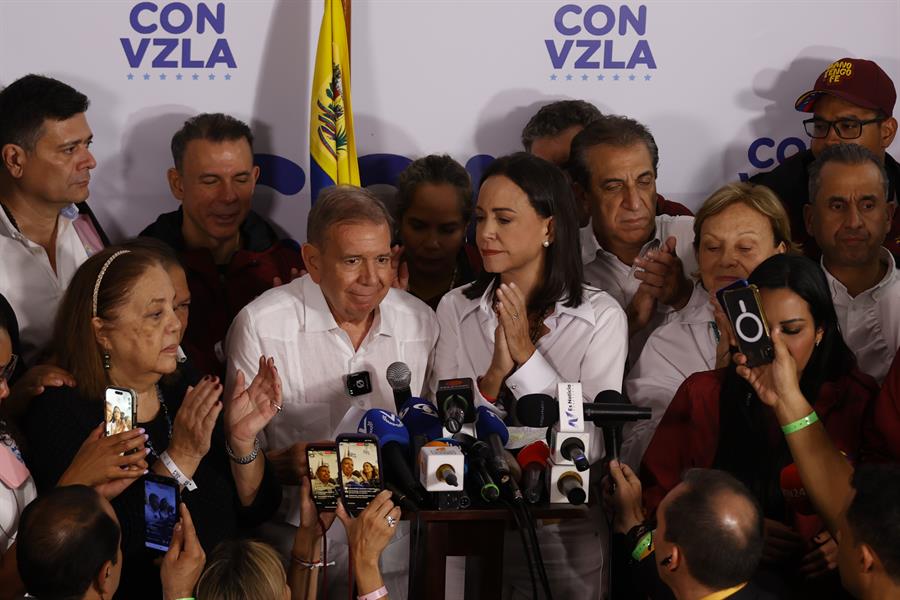 La líder opositora de Venezuela María Corina Machado instó a la Fuerza Armada Nacional Bolivariana (FANB) a "hacer respetar la soberanía popular" expresada en las presidenciales de este domingo, en las que asegura que ganó el candidato del mayor bloque antichavista, Edmundo González Urrutia, y no el mandatario Nicolás Maduro, como anunció el ente electoral.