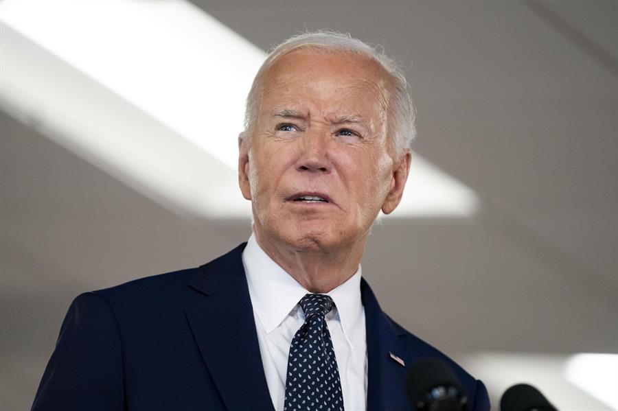 Biden ha sido duramente criticado por su actuación en el debate en el que proyectó una imagen envejecida, con voz ronca y dificultades para concluir algunas de sus frases, aumentando las dudas entre los votantes y miembros del Partido Demócrata sobre su capacidad para seguir gobernando y enfrentarse a Trump en las elecciones de noviembre