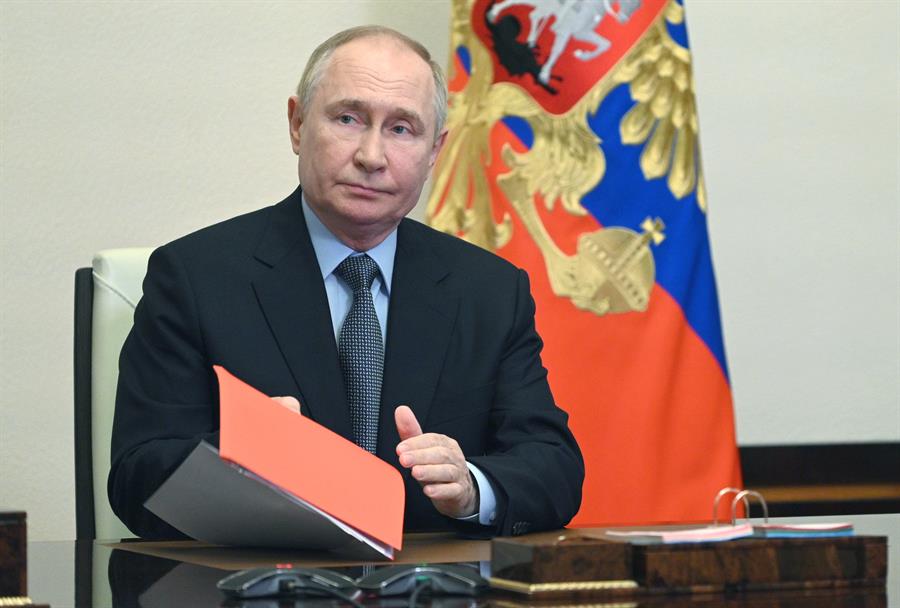 , Vladímir Putin, firmó hoy la ley que impone una escala progresiva de impuestos a la renta de las personas físicas