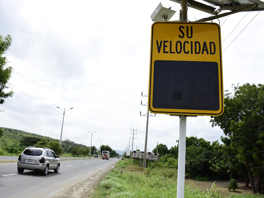 Los radares de la CTE en Azuay están funcionando de forma preventiva; no emiten multas a conductores que superan el límite de velocidad.