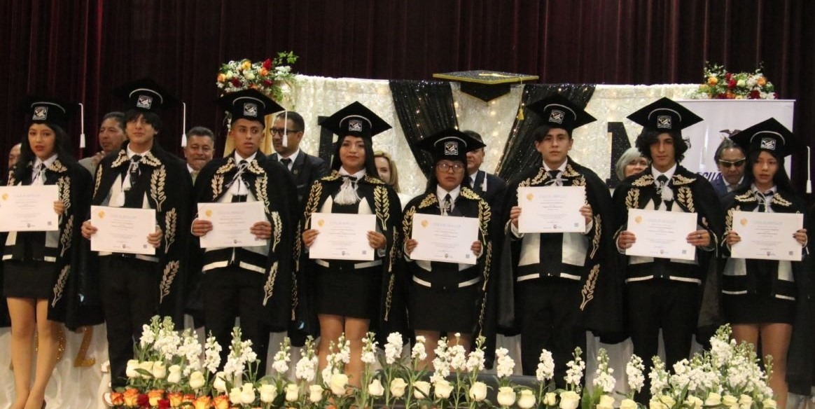 Ceremonia de graduación en el Colegio Benigno Malo, donde se incorporaron 351 bachilleres de la República.