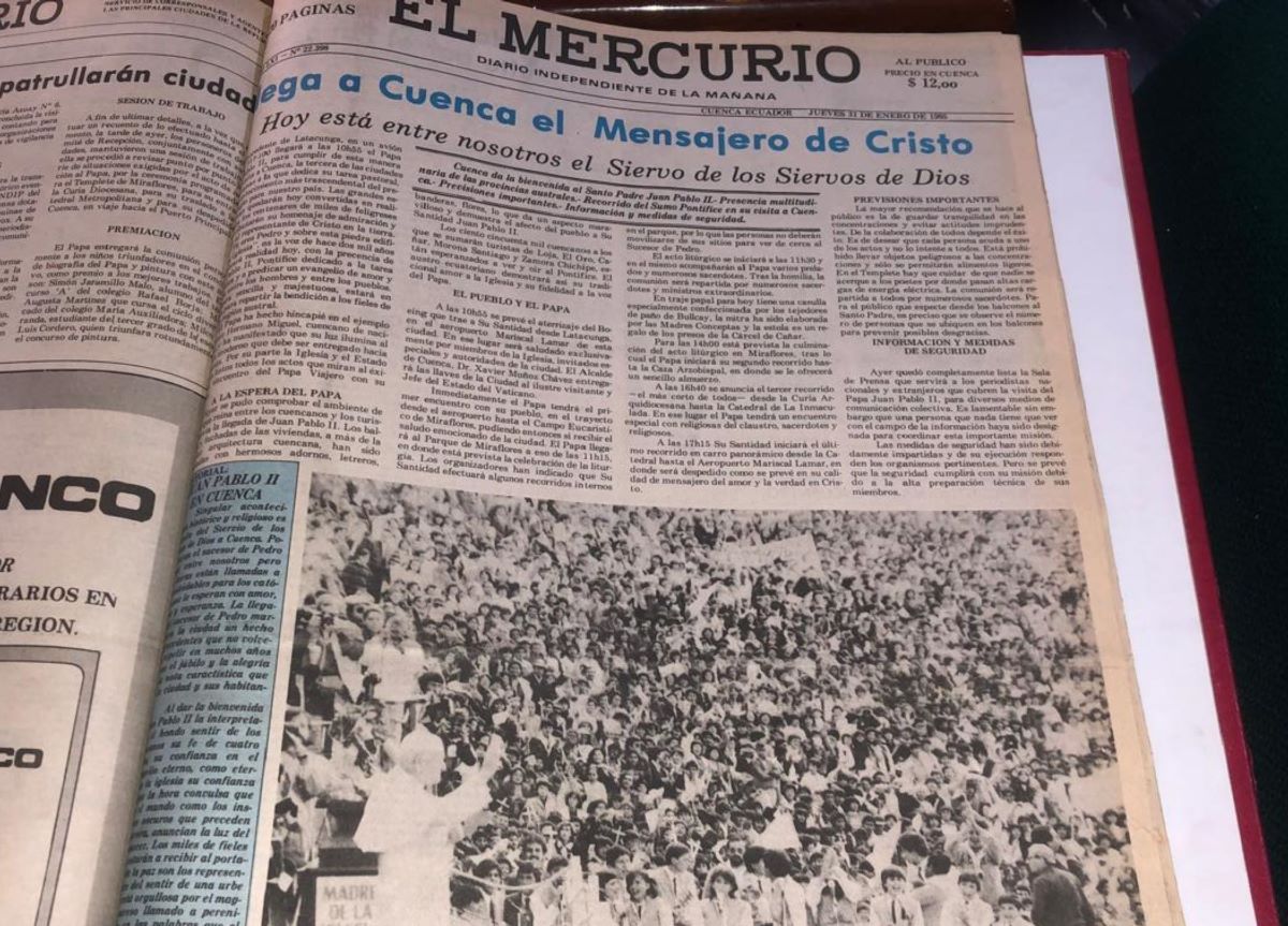 Miles de fieles asistieron a la misa que celebró el Papa Juan Pablo II en el Templete de Miraflores, en enero de 1985 en su visita a Cuenca. PNH