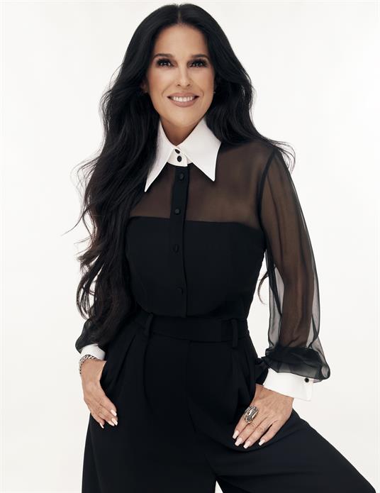 Debayle destacó en una entrevista con EFE, con motivo de su nuevo pódcast, que la llegada de Claudia Sheinbaum a la presidencia de México y la candidatura de Kamala Harris en Estados Unidos son ejemplos inspiradores de poder y "de que una mujer sí puede tenerlo todo". EFE