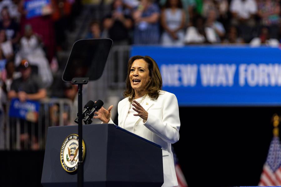 La vicepresidenta y candidata demócrata, Kamala Harris, tiene una estrecha ventaja sobre su rival republicano, Donald Trump