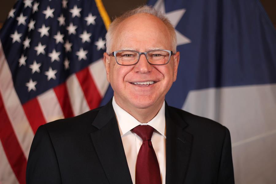 La candidata presidencial demócrata, Kamala Harris, eligió al gobernador de Minesota, Tim Walz, como compañero de fórmula para la Vicepresidencia si gana las elecciones de noviembre, informó este martes la cadena CNN. EFE