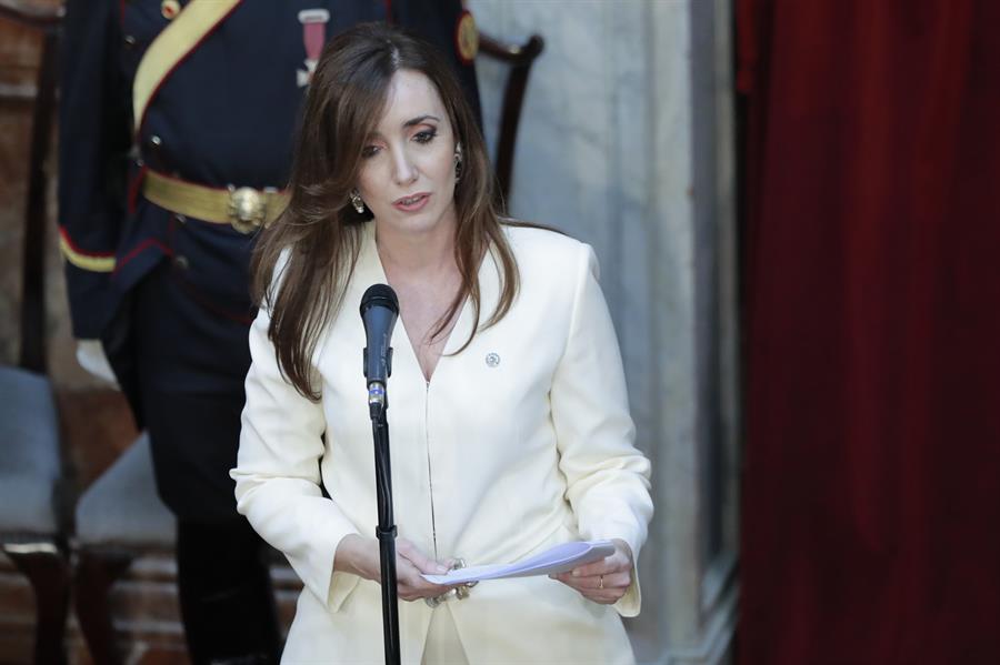 La vicepresidenta de Argentina, Victoria Villarruel cuestionó que la exprimera dama Fabiola Yáñez, quien denunció al expresidente Alberto Fernández (2019-2023) por presunta violencia machista, cuente con el "privilegio" de una custodia pagada por el Estado que no tienen otras mujeres que sufren violencia. EFE