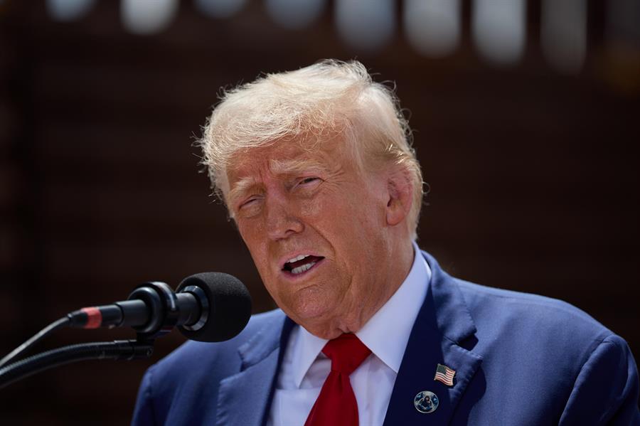 El exmandatario y candidato republicano Donald Trump arremetió este jueves contra la vicepresidenta, Kamala Harris