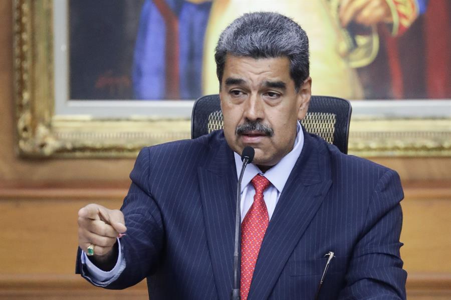 El presidente de Venezuela, Nicolás Maduro, instó este jueves a Estados Unidos a "sacar sus narices" del país caribeño