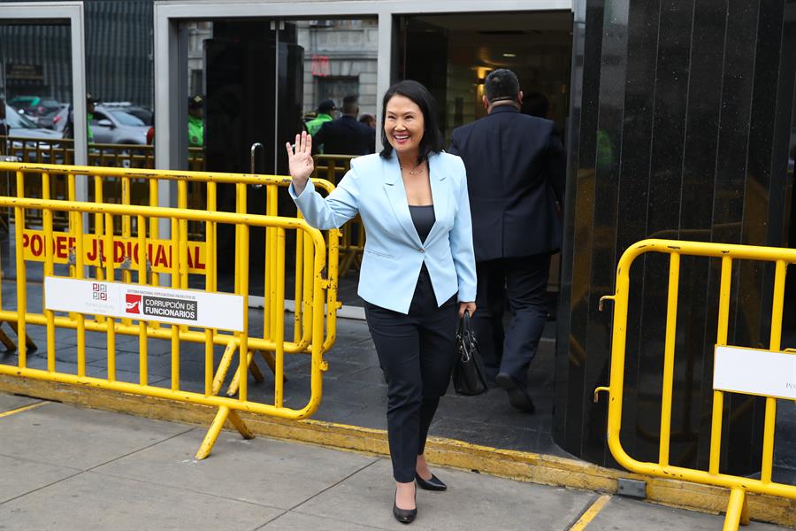 El Tercer Juzgado Penal Colegiado Nacional ordenó este lunes dejar sin efecto todo lo actuado referido al delito de obstrucción a la justicia en el juicio por lavado de activos contra la lideresa opositora peruana Keiko Fujimori y unos 40 implicados. EFE