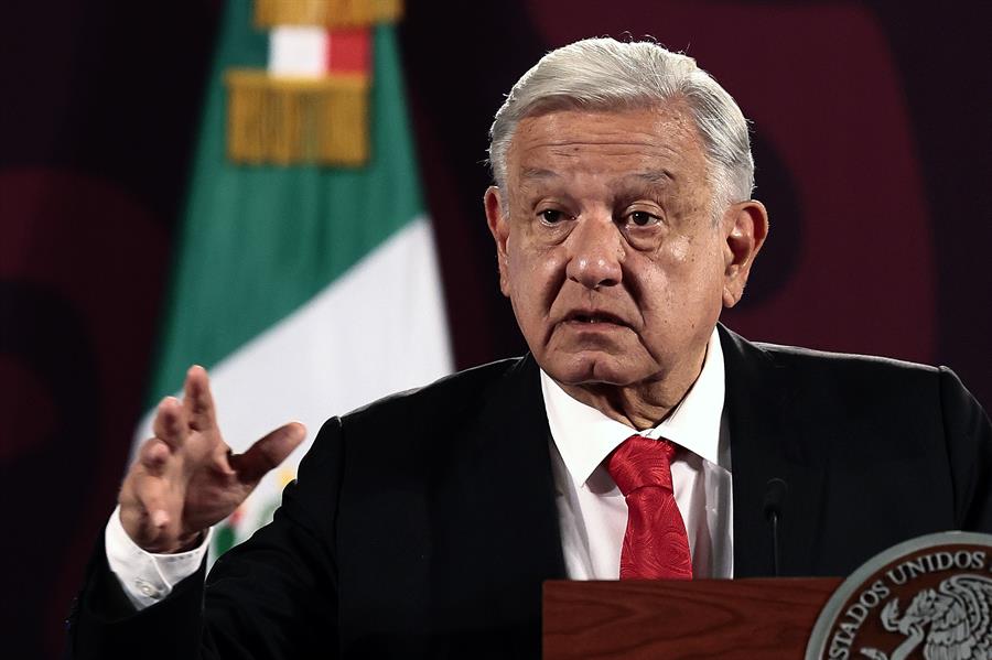 López Obrador ligó con una "campaña" en su contra la violencia del narcotráfico en Sinaloa, estado del noroeste del país que acumula más de una treintena de asesinatos por una pugna que desató la captura del capo Ismael 'El Mayo' Zambada. EFE