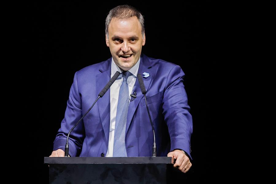 "Es todo una ridiculez. Una dictadura no tiene por qué entender la división de poderes, pero la decisión del avión es una decisión judicial de Argentina y no del presidente del país", señaló el portavoz presidencial, Manuel Adorni,
