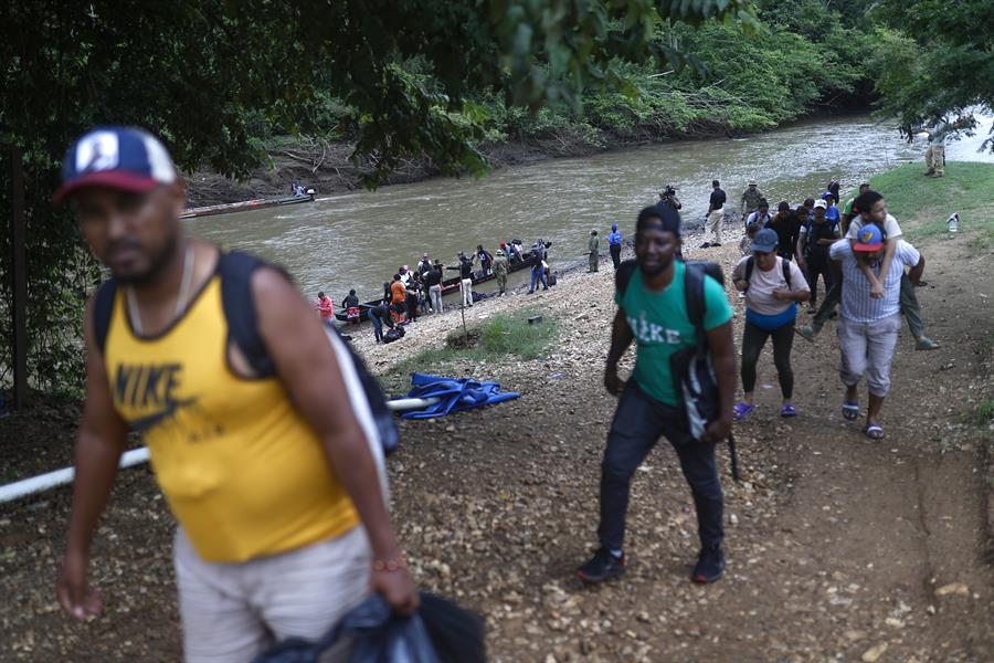Los venezolanos siguen siendo mayoría entre los migrantes que atraviesan la selva del Darién, la frontera natural entre Panamá y Colombia, rumbo a Norteamérica, y algunos de ellos hablan de "la peor trampa del mundo", después de que el pasado 28 de julio en las elecciones en Venezuela se proclamó, sin que se difundieran las actas, la victoria del mandatario Nicolás Maduro. EFE