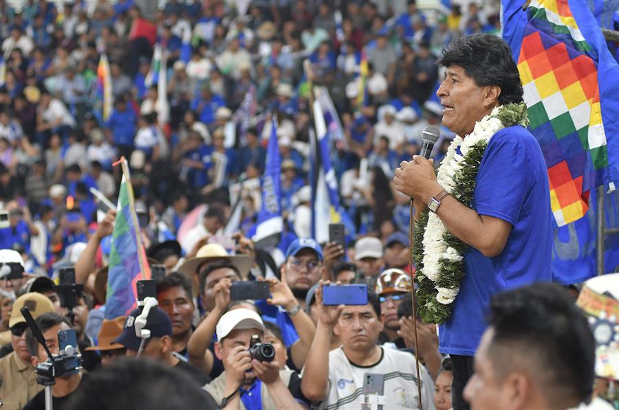 El expresidente de Bolivia Evo Morales (2006-2019) inauguró una reunión con sectores del gubernamental Movimiento al Socialismo (MAS) que le son leales y que advirtieron con bloquear carreteras para hacer "respetar" su candidatura a las elecciones generales de 2025. EF