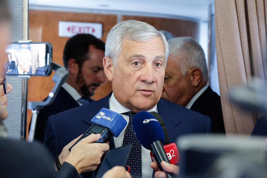 ntonio Tajani, como representante de turno del G7, se expresó la "profunda preocupación por la situación en Venezuela, tras la votación del 28 de julio" y se .enfatizó que la victoria proclamada por Nicolás Maduro, "carece de credibilidad y legitimidad democrática, como lo indican los informes del Panel de Expertos de la ONU y observadores internacionales independientes, así como los datos publicados por la oposición"