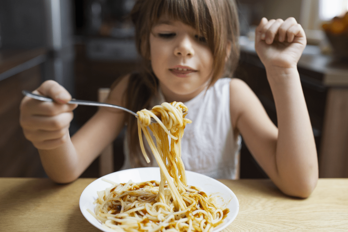 La alimentación es un pilar fundamental en el desarrollo y rendimiento académico de los niños
