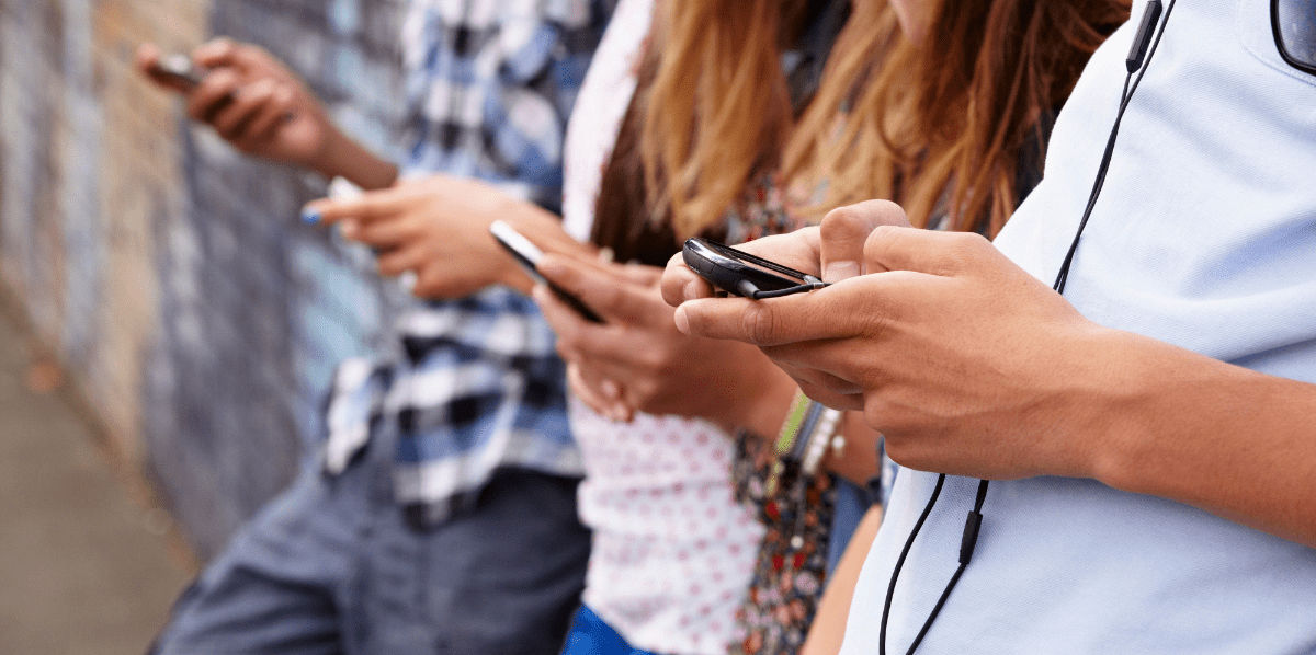 El uso frecuente de teléfonos móviles por parte de fumadores y diabéticos está asociado con el aumento de incidentes cardiovasculares, problemas psicológicos e inestabilidad emocional