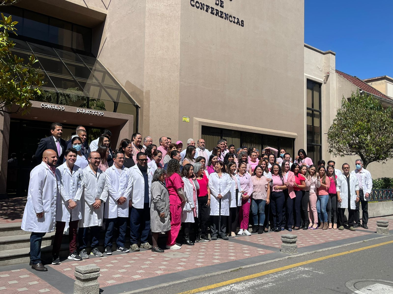 Persona que trabaja en SOLCA, que recibirá un reconocimiento por parte del Concejo Cantonal de Cuenca.