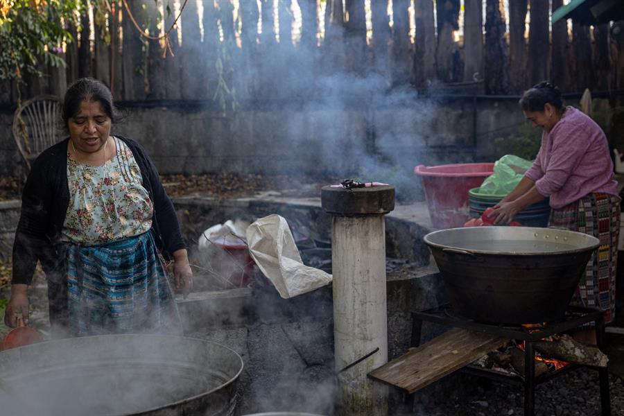 Dos mil millones de mujeres y niñas carecen de acceso a cualquier forma de protección social, una brecha de género que cada vez se hace más grande en la mayoría de las regiones del mundo