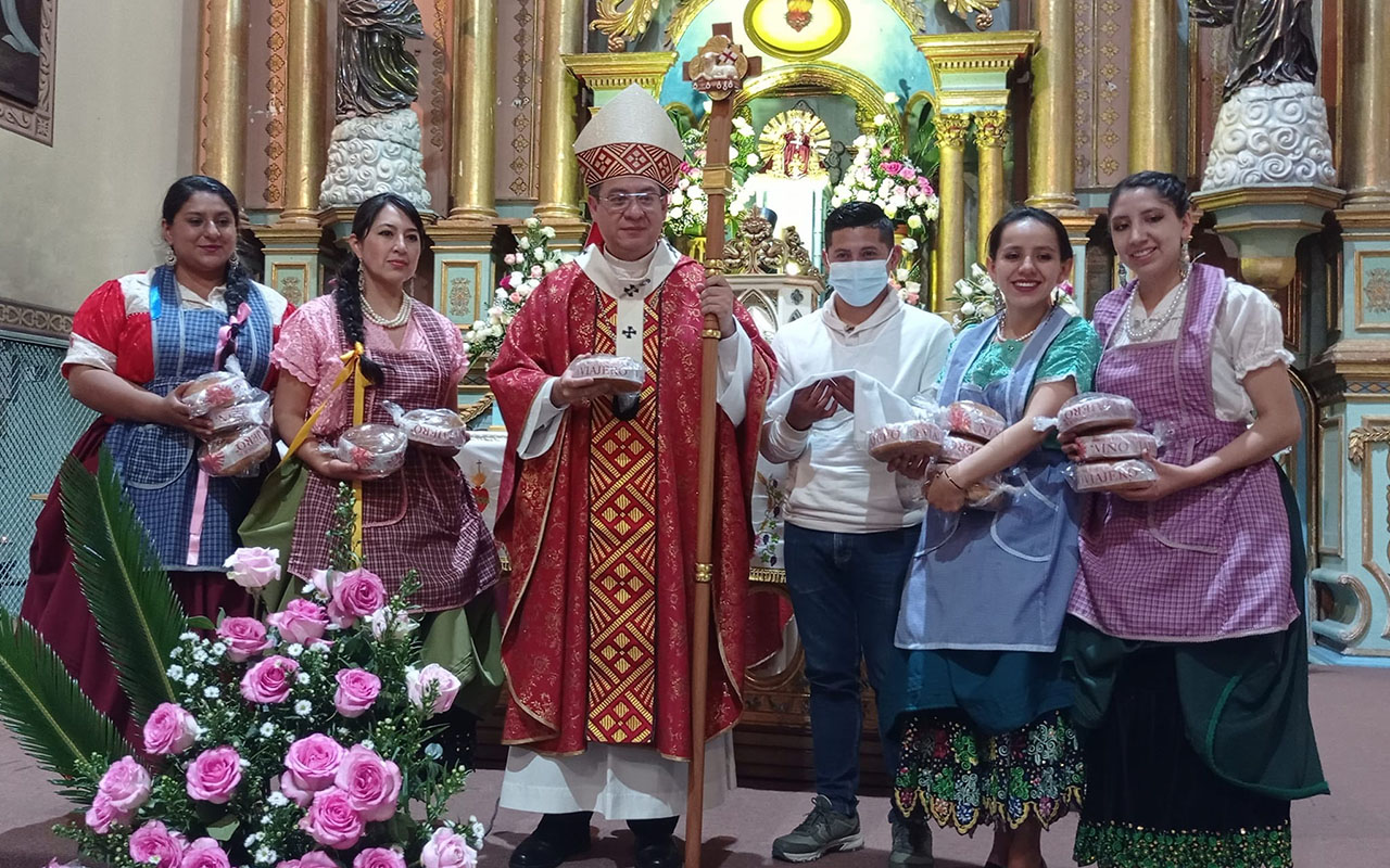 Bendición del pan y los alimentos realizada años atrás en el Monasterio del Carmen de la Asunción.