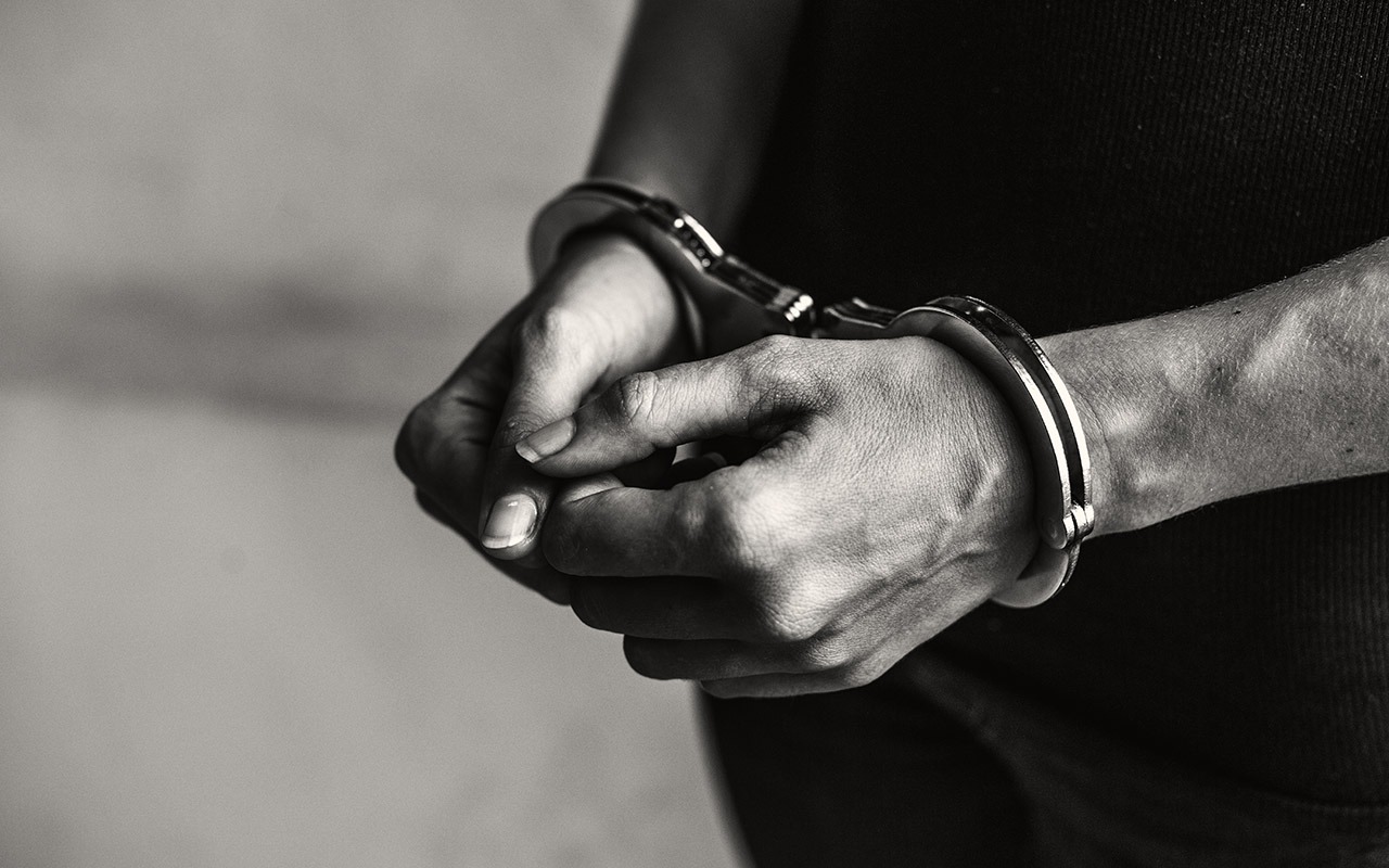 Mujer fue sentenciada por vender droga en Cuenca mediante llamadas y redes sociales.