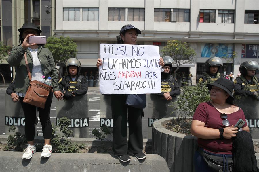 Al menos seis personas fueron asesinadas en 24 horas en tres ataques diferentes perpetrados en el distrito limeño de Ate, declarado en emergencia el pasado 27 de septiembre ante el incremento de la inseguridad